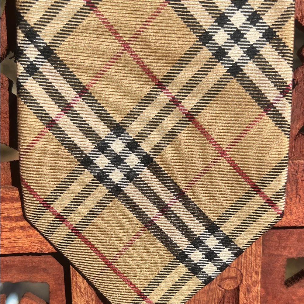 Burberry Classic Beige Plaid Silk Tie - Picture 4 of 4